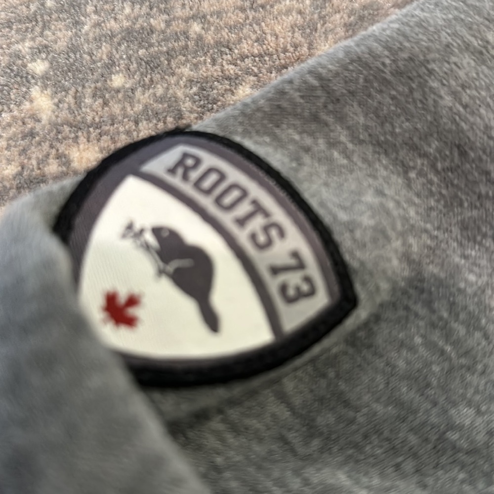 ROOTS MENS 3/4 ZIP SWEATSHIRT SIZE L NWOT